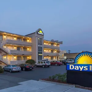 Days By Wyndham North Of Downtown Seattle